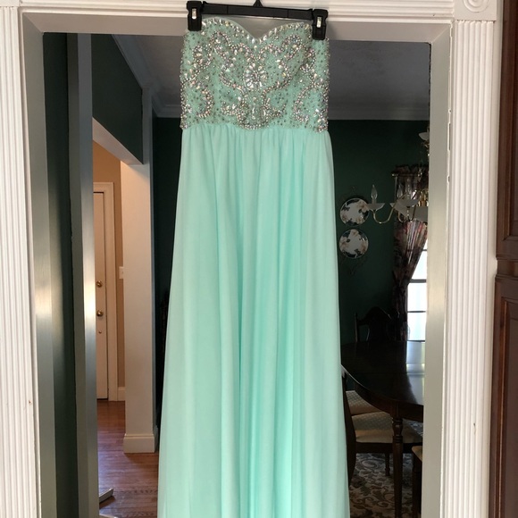 Dresses & Skirts - Prom dress